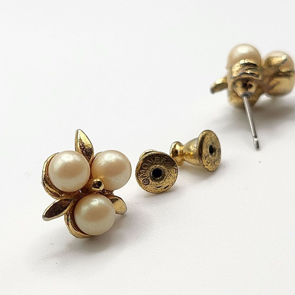 Vintage Monet Post Stud Earrings Triple Pearl and Gold Leaves .5 in - Picture 6 of 6